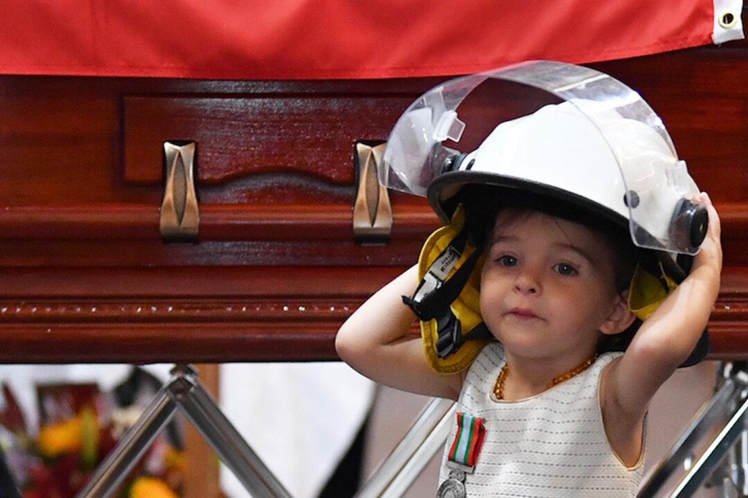 Daughter of Fallen Firefighter Dons Father’s Helmet at His Funeral, Receives His Medal for Bravery