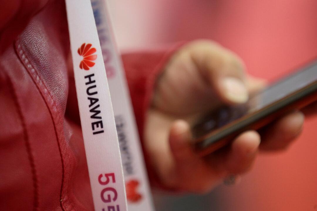 US Officials Urge Britain to Ban Huawei 5G