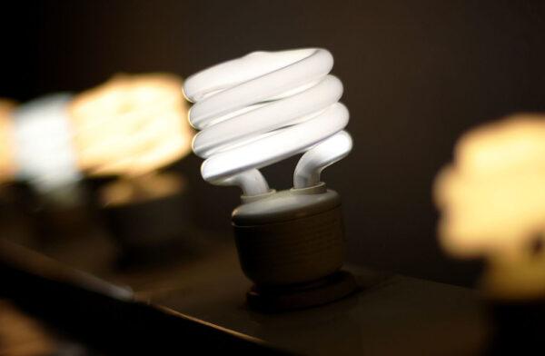 Federal Ban on Fluorescent Light Bulbs Takes Effect