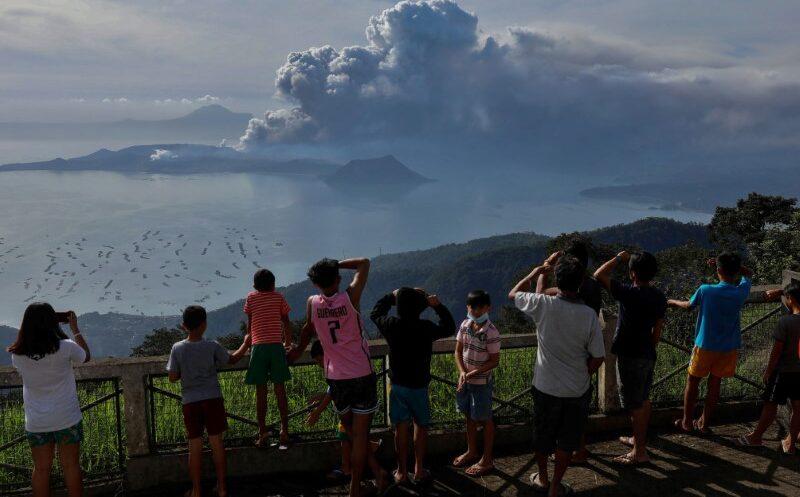 Philippines Volcano Erupts Again, Ash Brings Manila to a Halt
