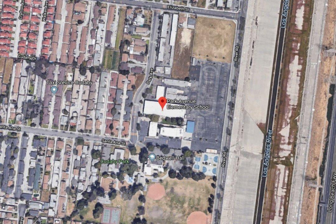 FAA Investigating: LAX-Bound Plane Dumps Fuel on Elementary School Children