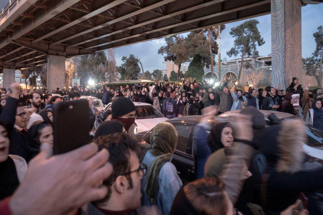 US Sanctions Iranian Commander Over Mahshahr Killings