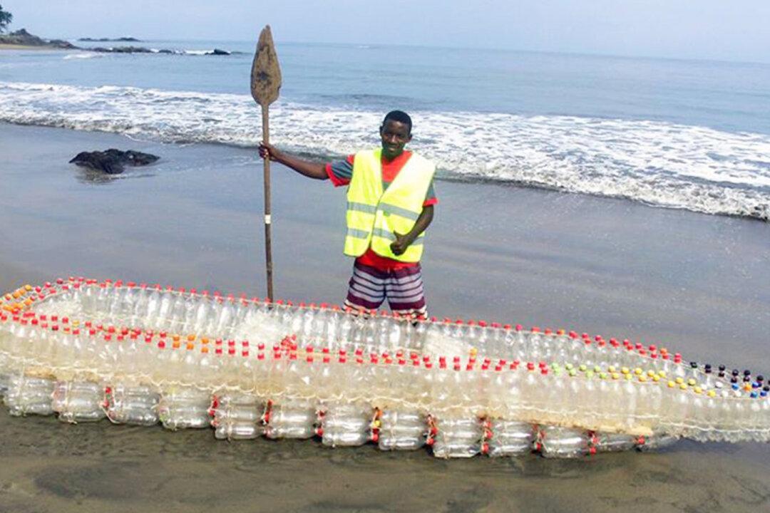 African Local Sees Waste Plastic Bottles Clogging Waterway–So He Uses Them to Make ‘Eco-Boats’