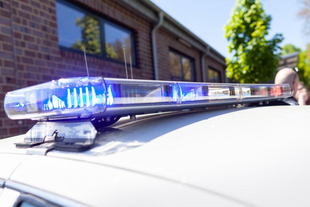Cop on Morning Rounds Helps Homeless Pregnant Mom and Daughter Lying Asleep on a Sidewalk