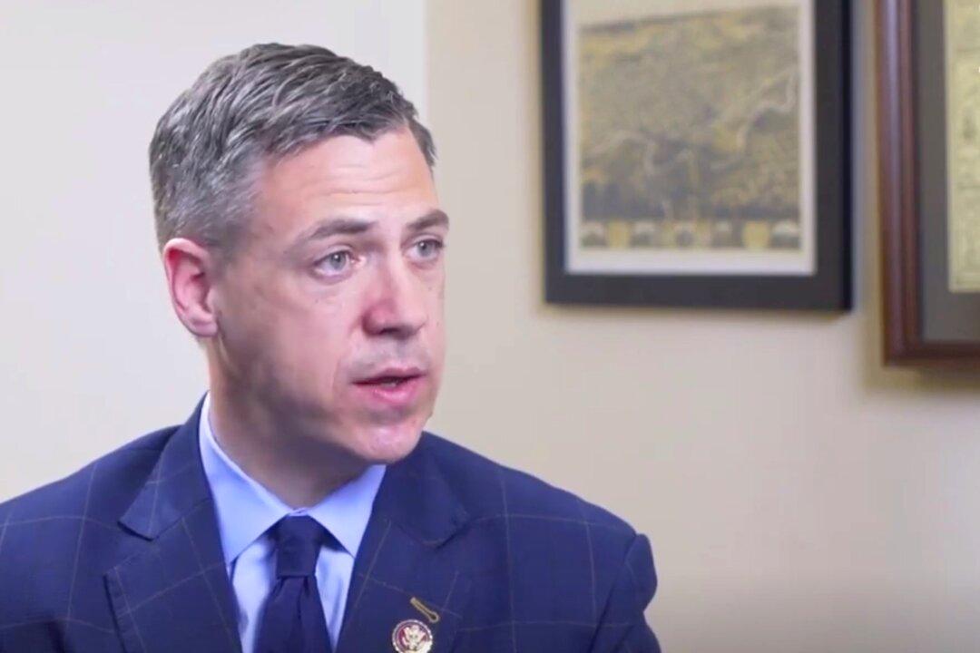 Congressman Introduces Bill to Block Intelligence Sharing With Countries Using Huawei