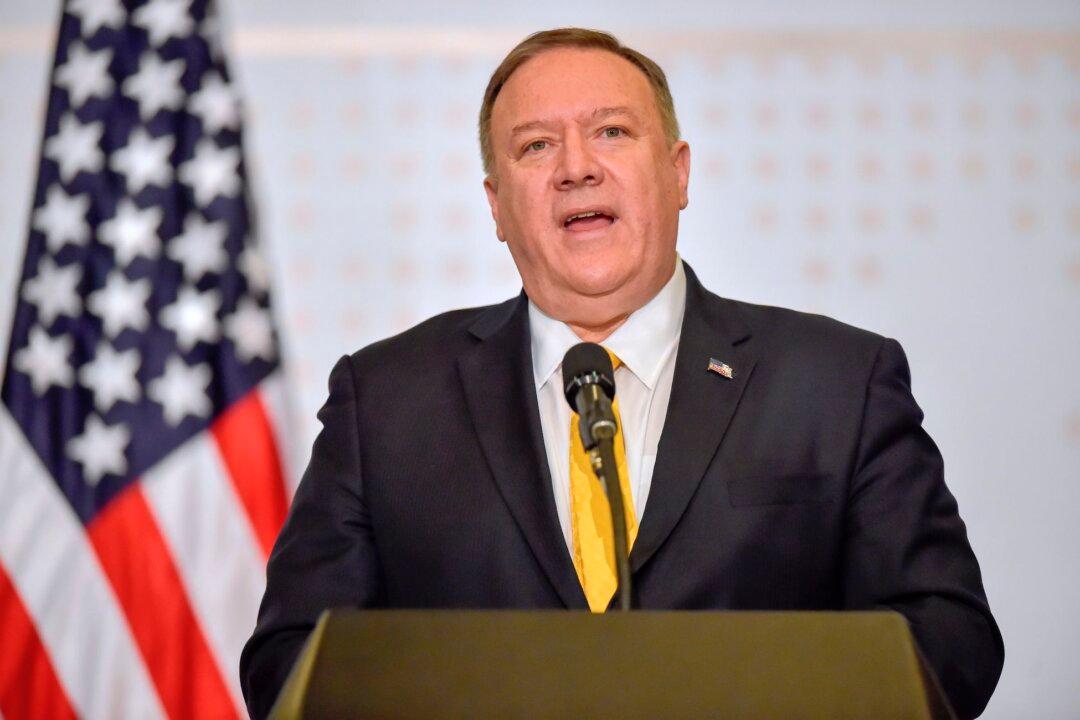 Pompeo Warns US Governors About Chinese Influence