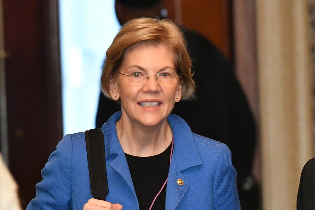 Warren Defends Plan to Cancel Student Debt After Father Confronted Her in Iowa