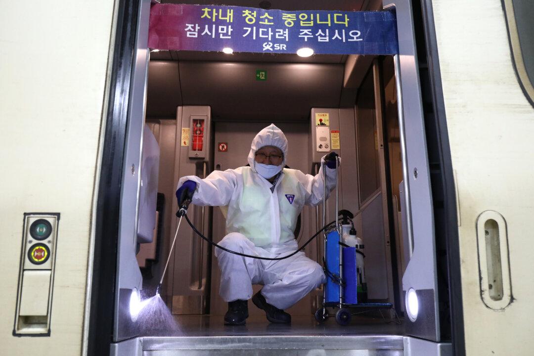 Chinese Doctor Concerned That Wuhan Pneumonia Outbreak Will Get Worse