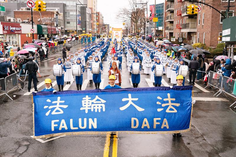 Locals Welcome Falun Gong’s Presence at Flushing Lunar New Year Parade