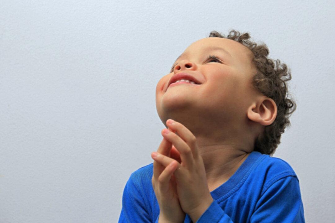 Video of Toddler Saying Grace Before Lunch at Preschool Is Too Adorable for Words, Garners Millions of Views
