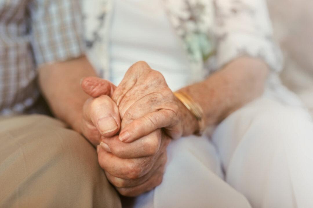 Elderly Couple Died Holding Hands Together After 67 Years of Marriage