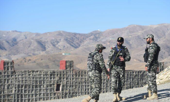 Pakistan Shuts Main Afghan Border Crossing After Mortar Fire