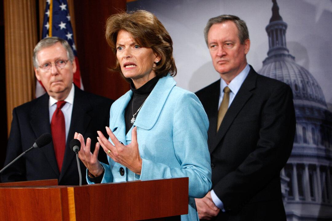 McConnell-Aligned Super PAC Endorses Sen. Murkowski Amid Primary Threat