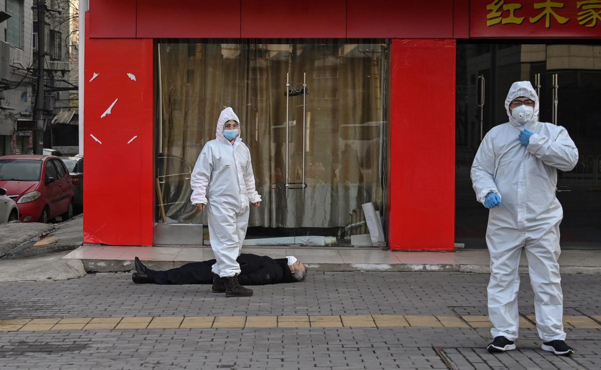 Man Lying Dead on Street Paints Grim Picture of Virus-Stricken City