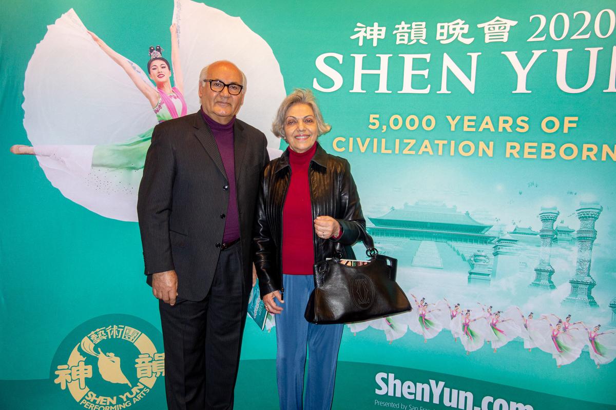 Pianist Applauds Shen Yun Piano and Orchestral Music