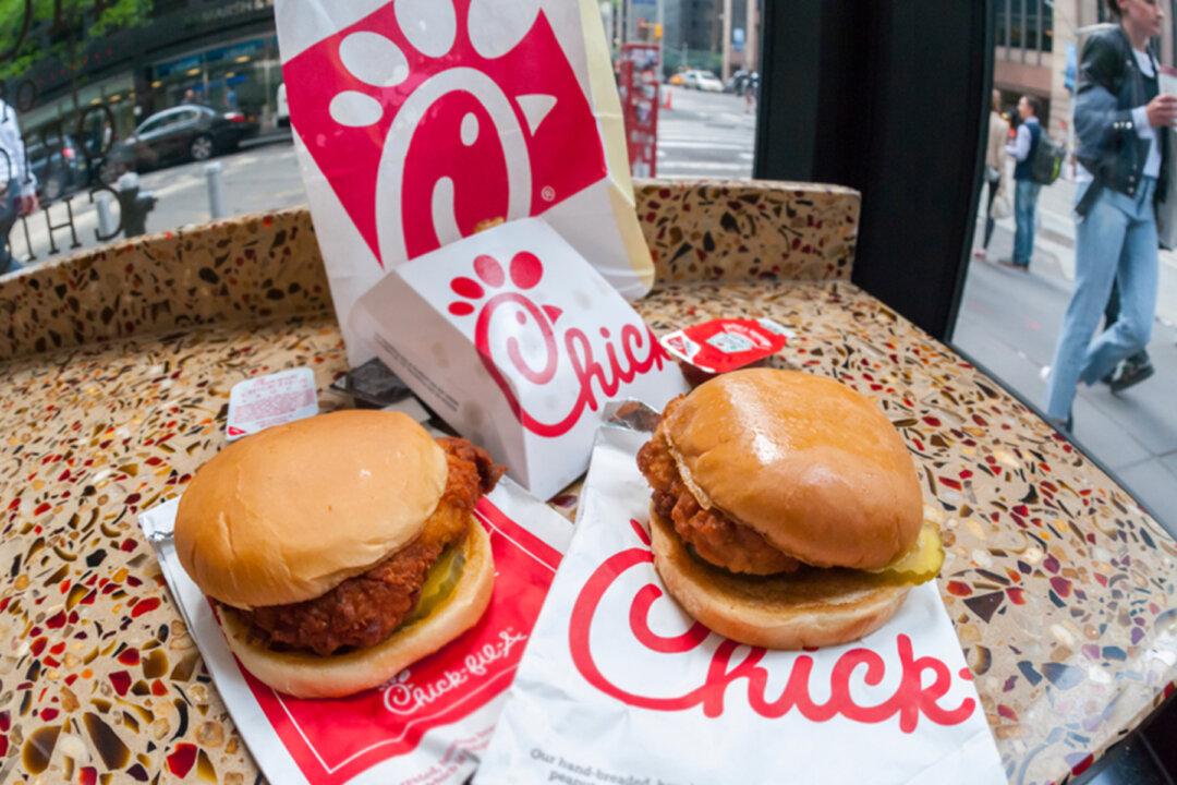 Chick-Fil-A Employee Sits Outside on the Median Strip With Homeless Man, Sharing a Meal