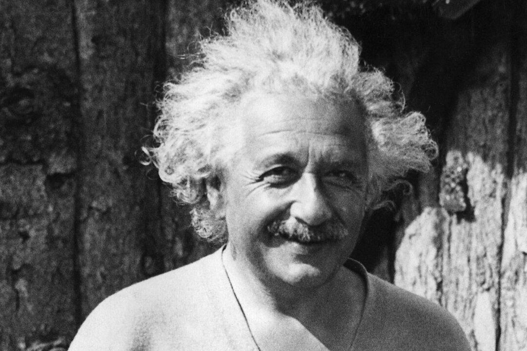 This Young Girl With ‘Uncombable Hair Syndrome’ Has Hair Like EINSTEIN, and She’s Loving It!