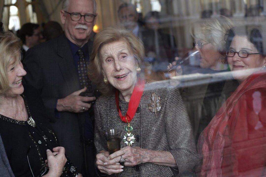 Anne Cox Chambers, Media Heiress and Former US Ambassador, Dies at 100