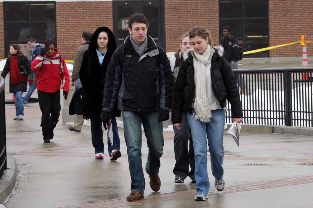 Illinois University Drops Use of Standardized Tests in Admissions