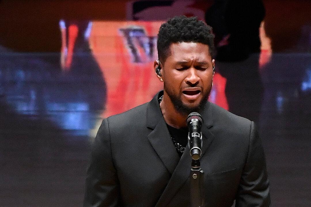 Usher Utters Heartrending ‘Amazing Grace’ Rendition at Lakers’ First Pregame Since Kobe Bryant’s Death