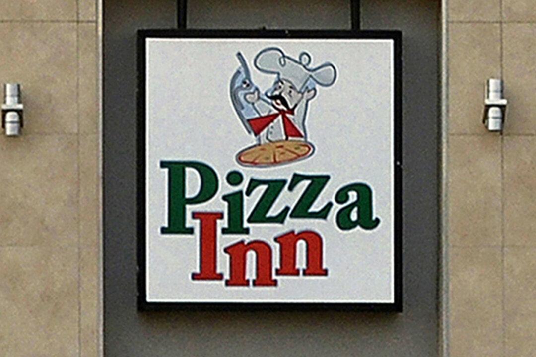 Pizza Inn Owner Hangs ‘Warning Sign' After Customer Complains About Autistic Staff Member