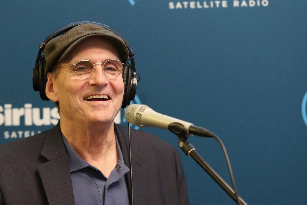 Singer-Songwriter James Taylor’s New Album Covers Songs That Taught Him Everything He Knew