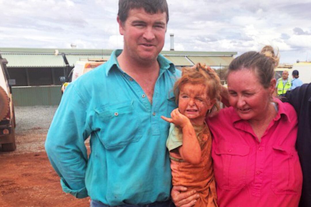 3-Year-Old Wanders Into Australian Wilderness, Gets Lost–but Loyal Dog Stays by Her Side Until They’re Rescued