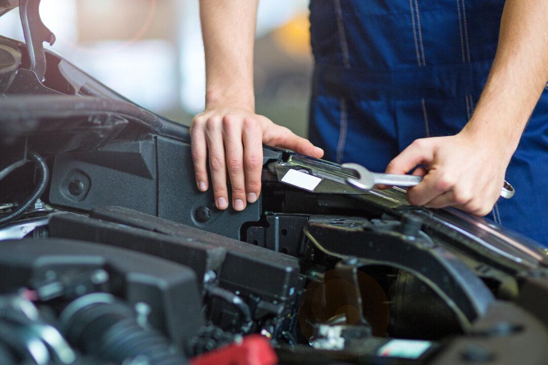 Mysterious Envelope Turns Up at Mechanic Shop When Teen Can’t Pay for Car Repair
