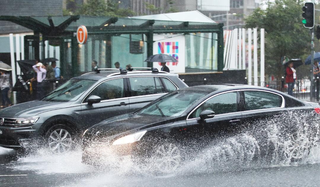 Heavy Rain Drowns out NSW Fires, Official Says City Roads May Flood