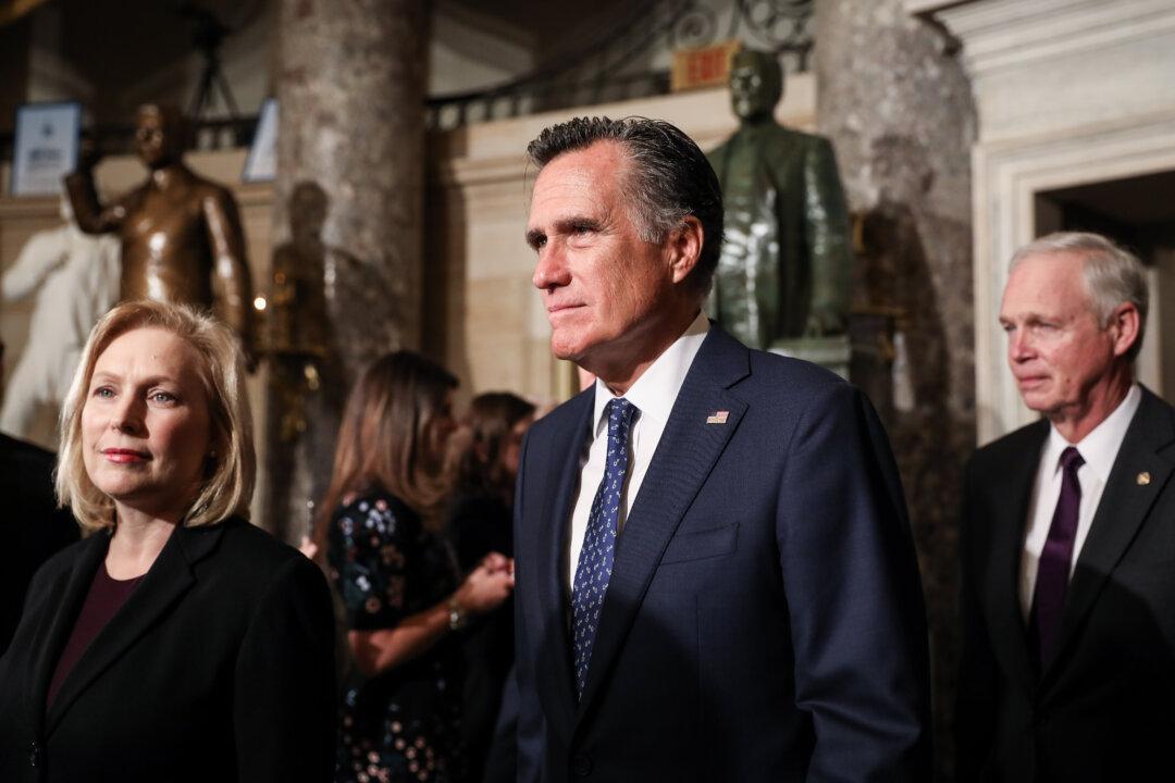 Sen. Mitt Romney Censured by Utah County Republican Party