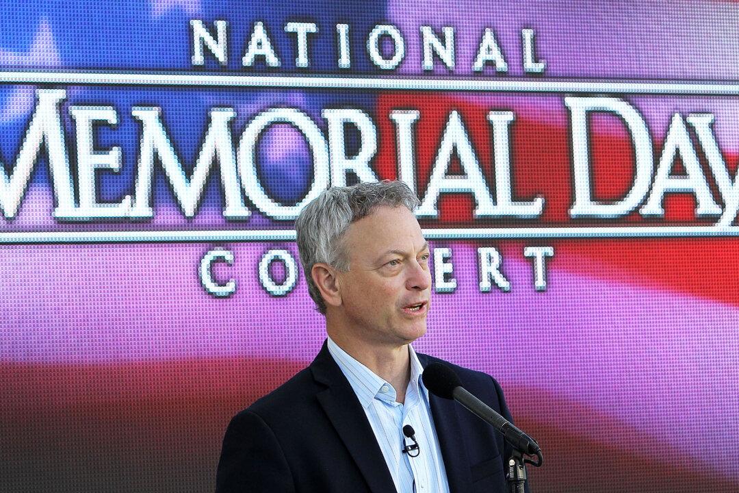 Gary Sinise Receives Medal of Honor Society’s Patriot Award for Working With Veterans