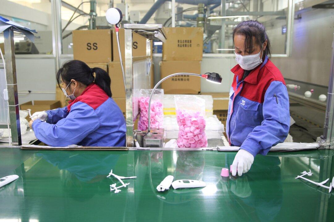 China Orders Public Transportation, Businesses to Reopen Following Coronavirus Outbreak