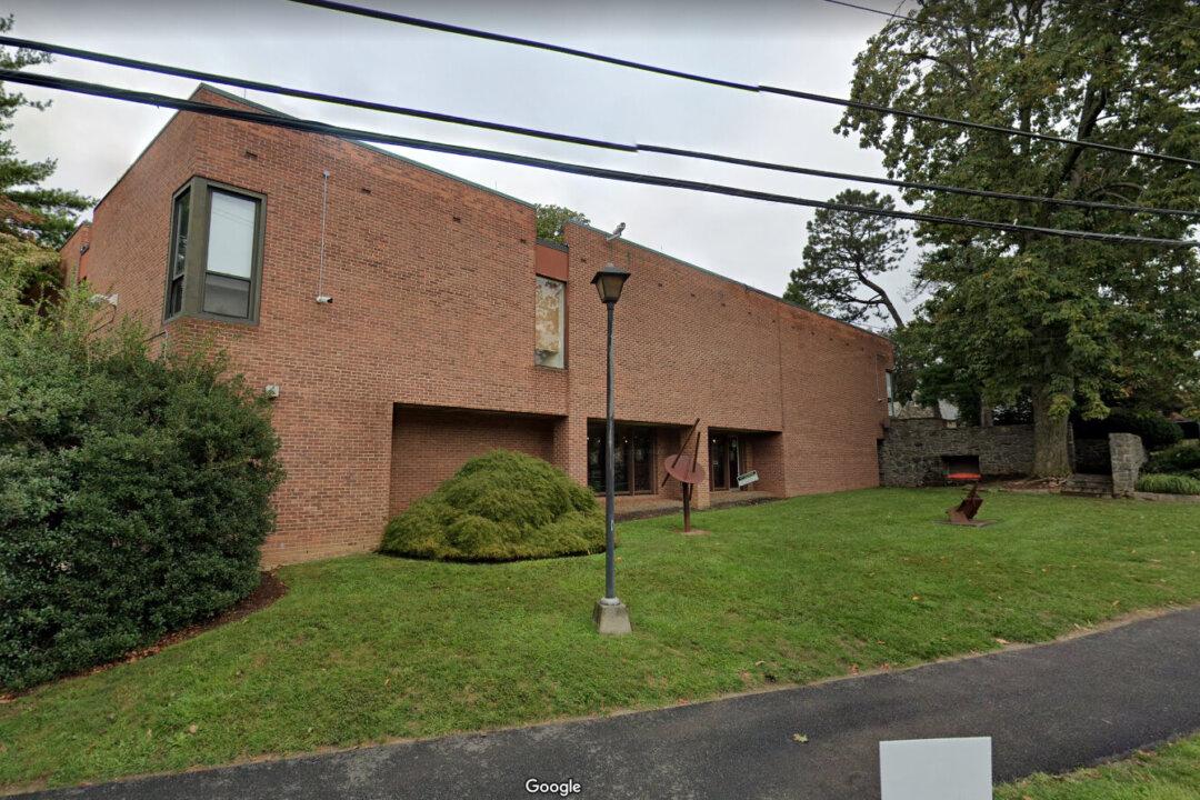 Student’s Father Charged in Alleged Sex Cult at Sarah Lawrence College in New York