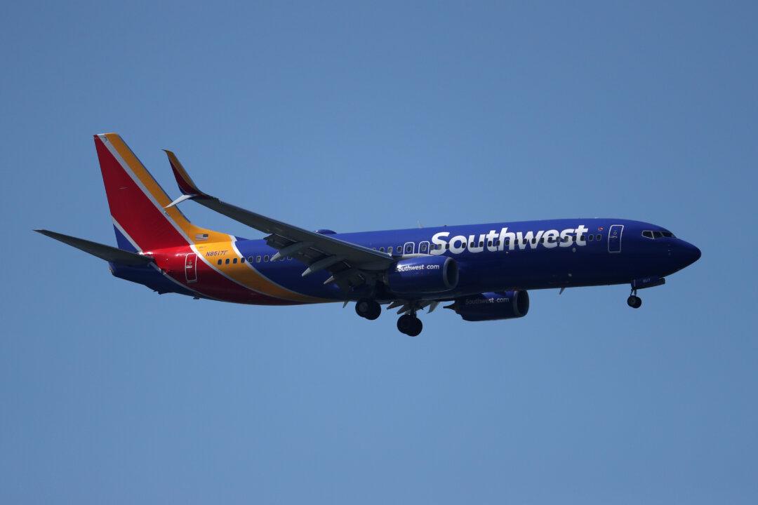 Southwest Airlines Pilots Union Sues to Block COVID-19 Vaccination Mandate