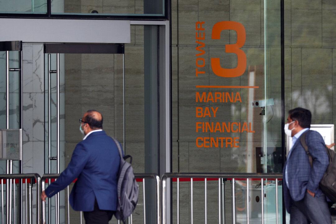 Singapore’s DBS Sends 300 Staff Home After One Contracts Coronavirus