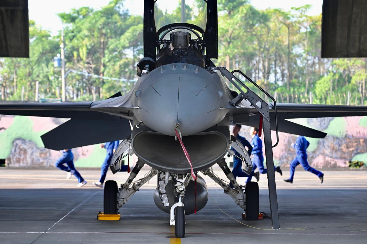 Taiwan Again Scrambles Jets to Warn Off Chinese Military Aircraft