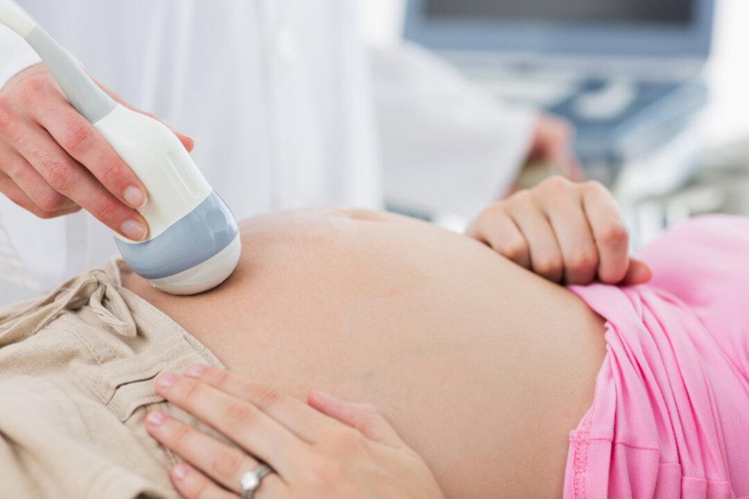 Mom-to-Be’s Ultrasound Video Shows Baby ‘Clapping Her Hands’ As Parents Sing Nursery Rhyme