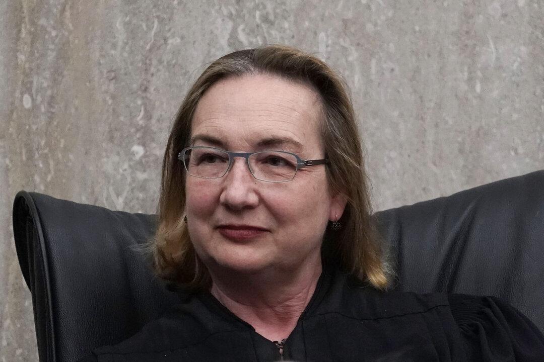 Federal Court in DC Halts Jury Trials Over Omicron Wave