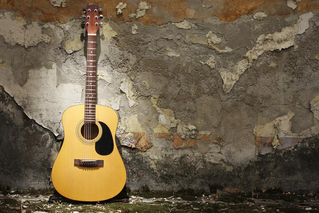 2 ‘Homeless’ Men With a Guitar Stun Passersby With Unexpected, Jaw-Dropping ’Hallelujah' Rendition