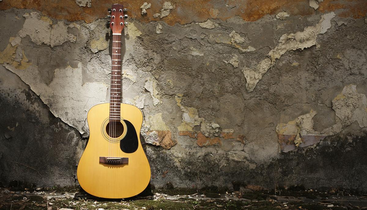 2 ‘Homeless’ Men With a Guitar Stun Passersby With Unexpected, Jaw-Dropping ’Hallelujah' Rendition