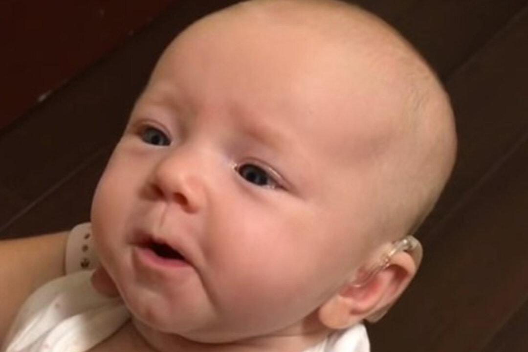 Deaf Baby Hears Mom Say ‘I Love You’ for the First Time After Getting Hearing Aid, and It’s Amazing