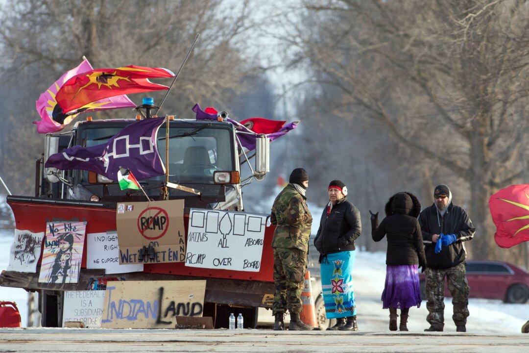 Eyes on Police After Trudeau Orders Blockades Torn Down, Injunctions Enforced
