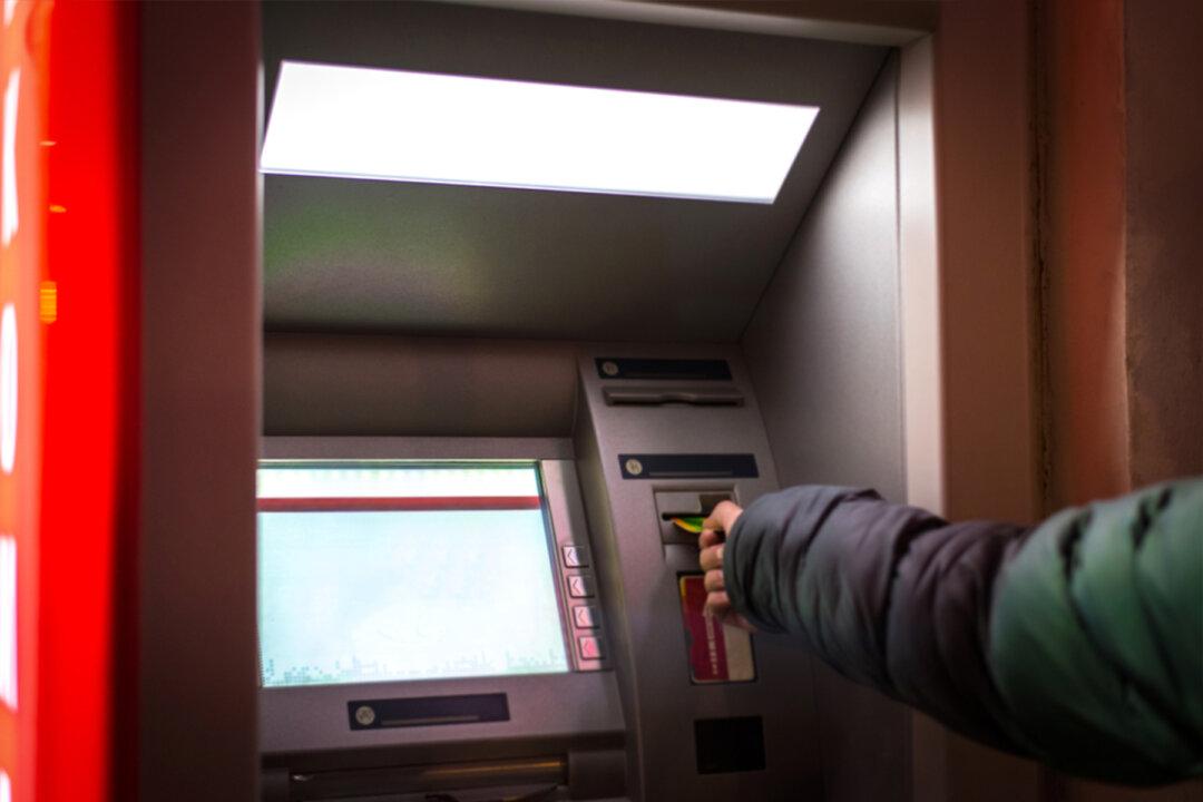 Here’s What Happened to a Little Girl Pictured Doing Her Homework by the Light of an ATM