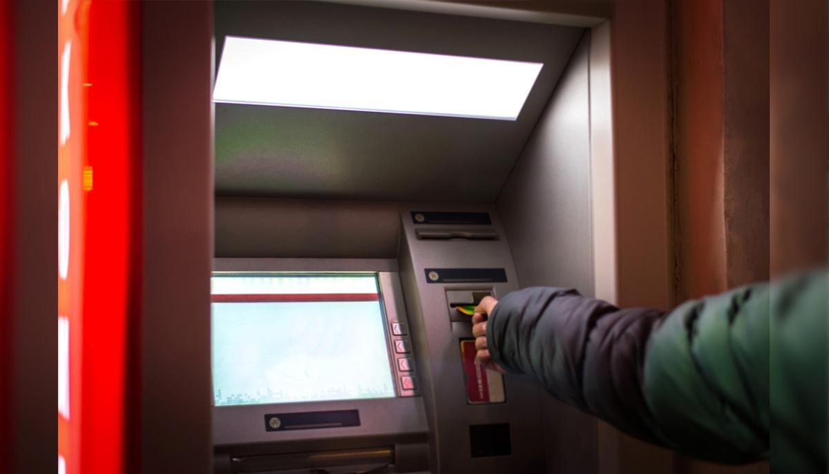 Here’s What Happened to a Little Girl Pictured Doing Her Homework by the Light of an ATM