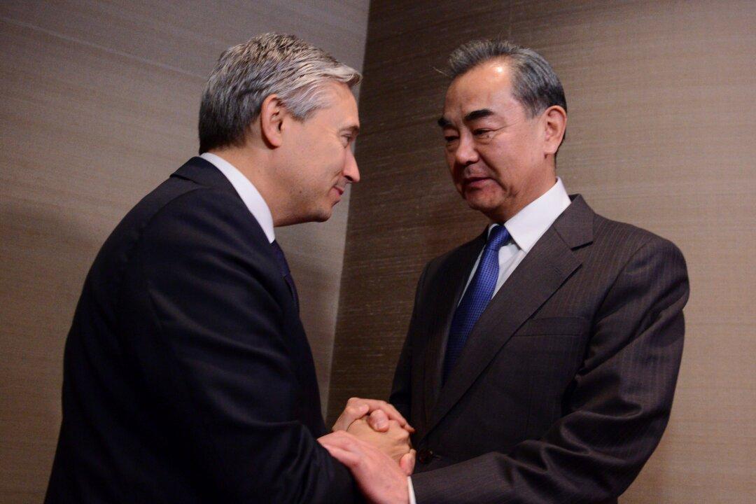 Shaking Hands With Bad State Actors Not Smart ‘Chess’