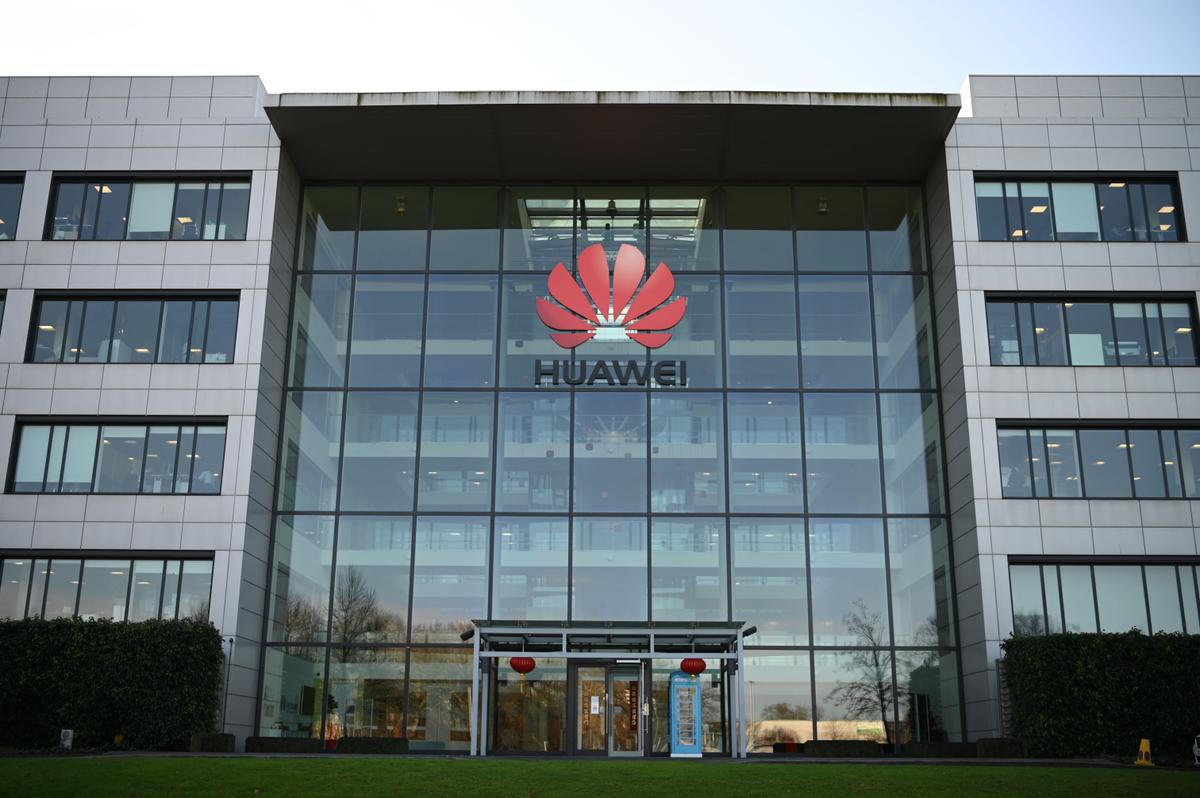 Top Trump Adviser on 5G Meets in Ottawa Regarding Huawei Decision