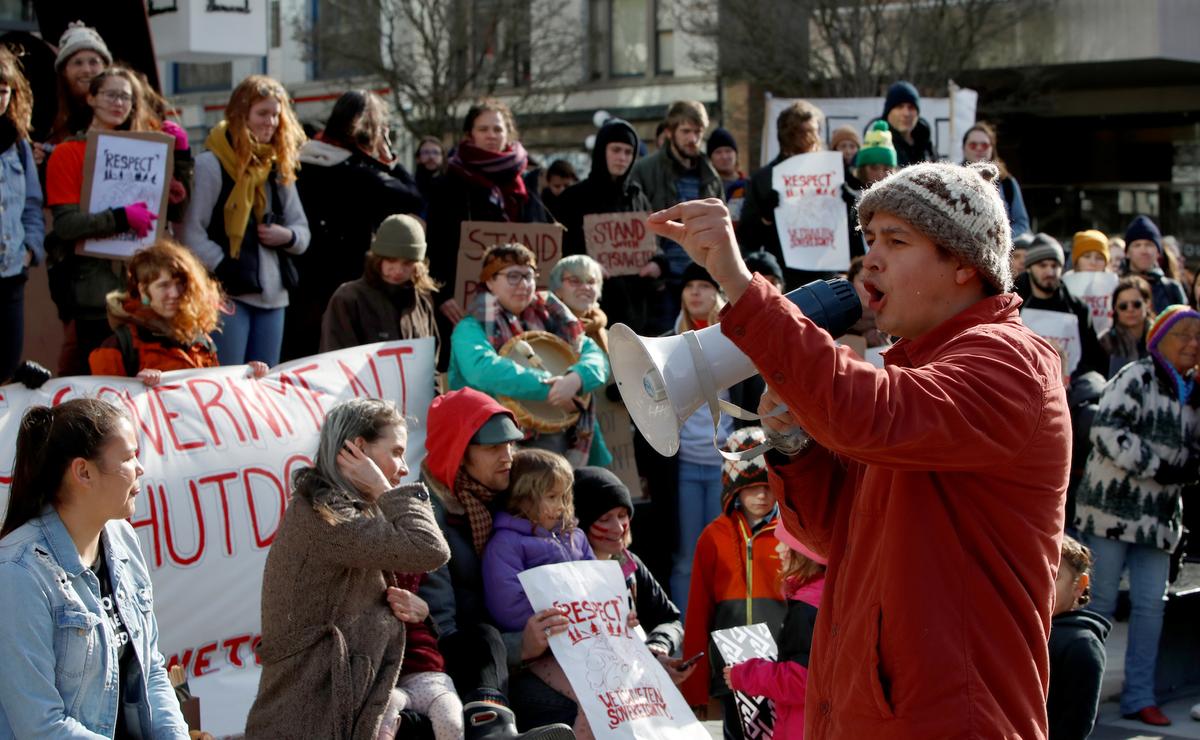 Trudeau Urges Patience, Promises Reconciliation in Face of Anti-Pipeline Protests