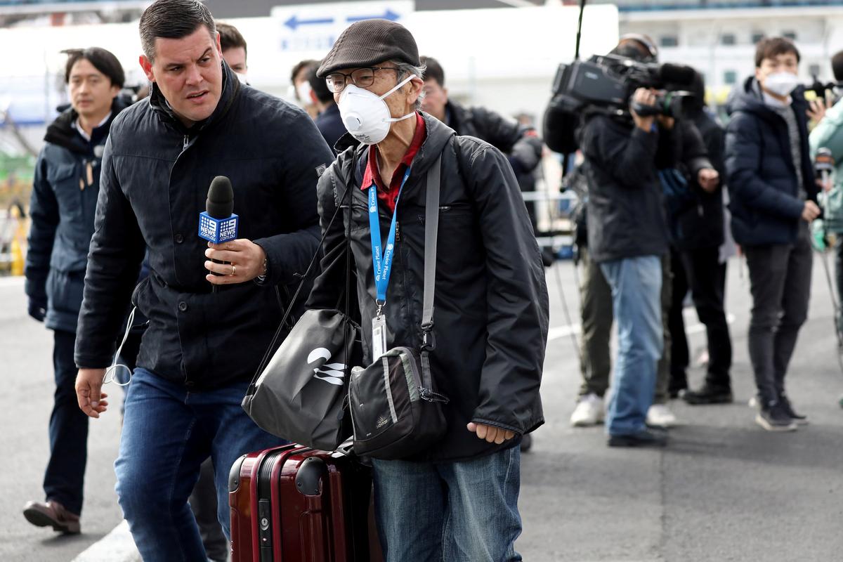 Passengers Begin Leaving Quarantined Cruise Ship as US Blocks Americans From Returning