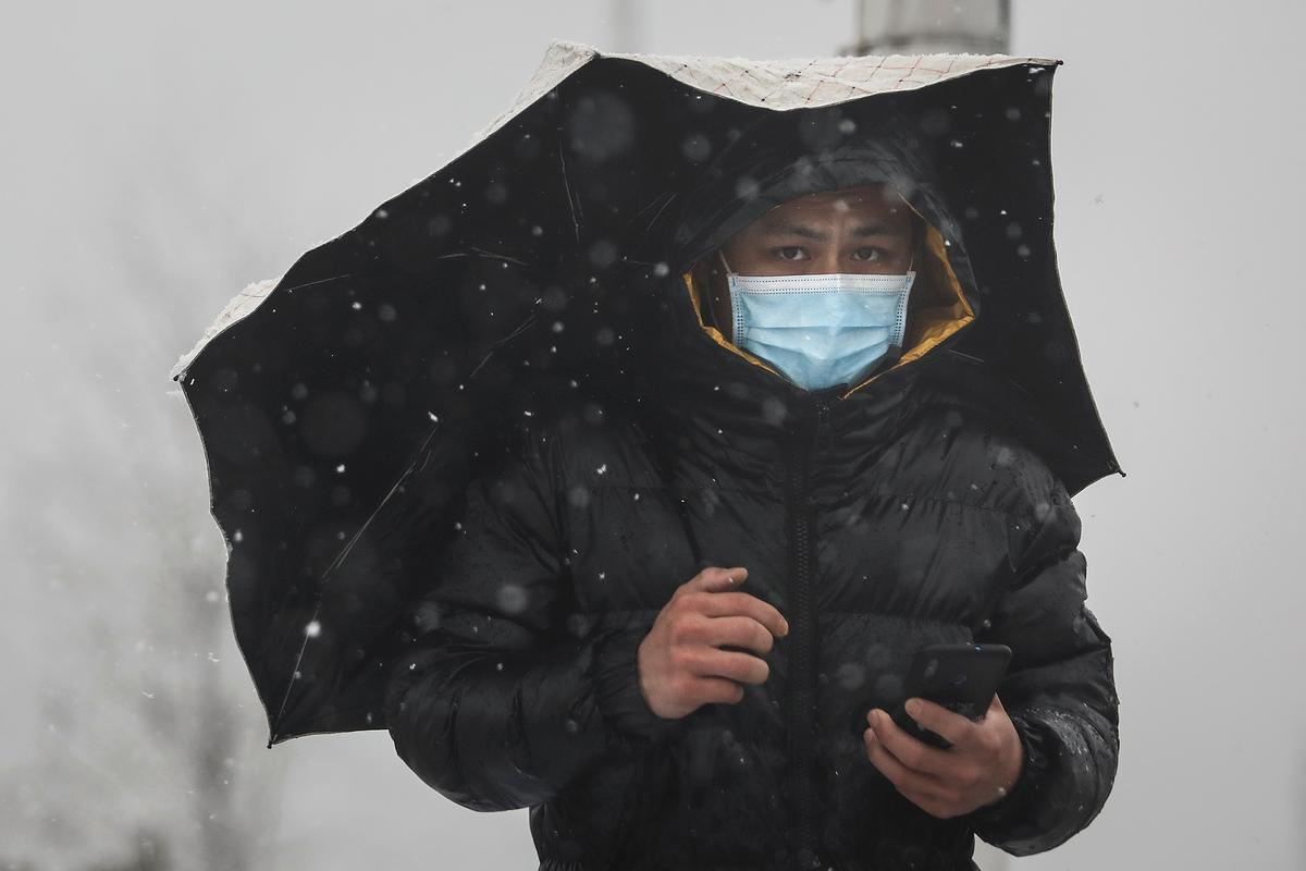 Absent State Help, Wuhan Locals Rely on Each Other to Survive the Coronavirus