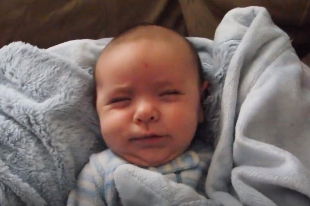 Dad Asks Baby ‘Did You Sleep Well?’ and the Little One’s ‘Answer’ Has Internet Cracking Up